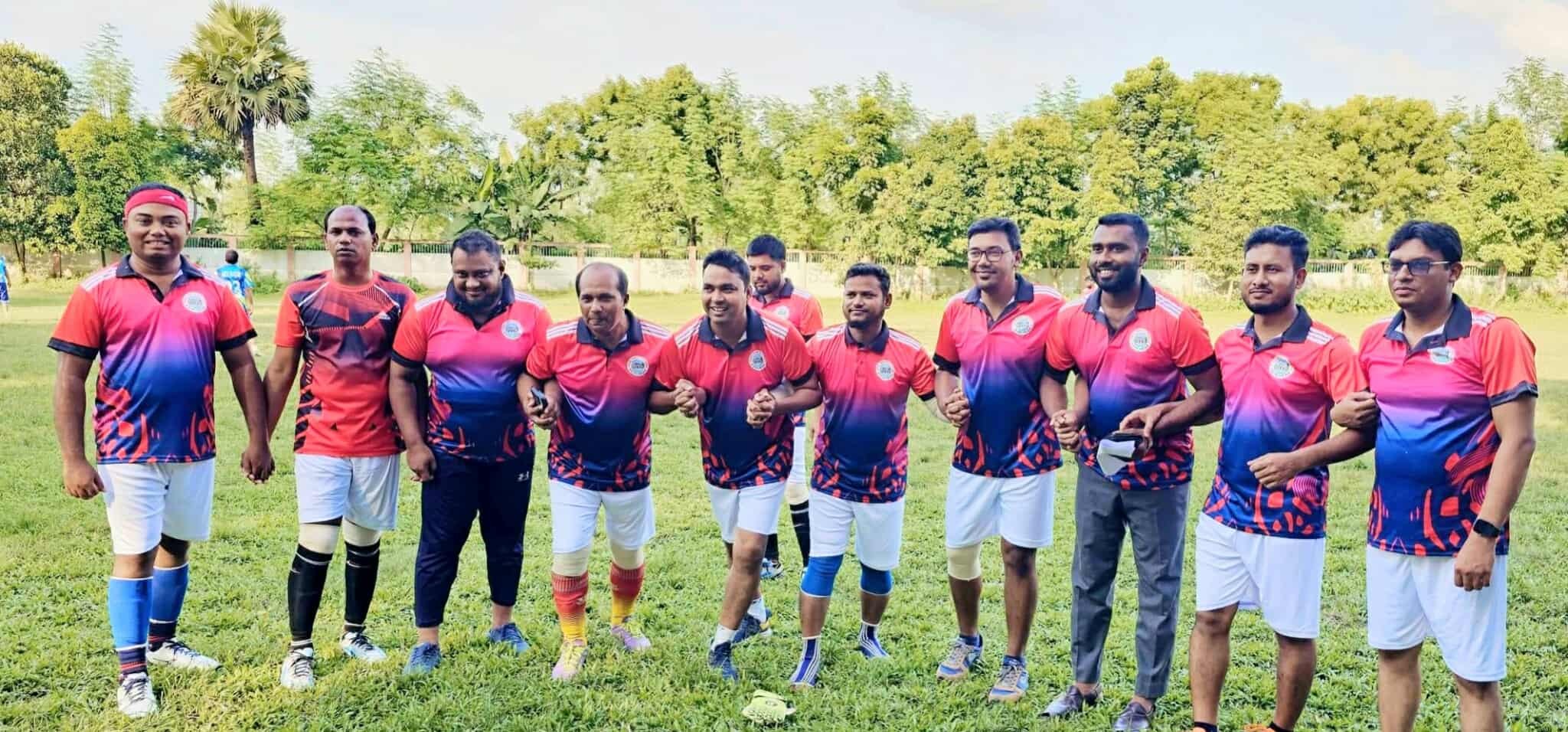 মান্দায় প্রীতি ফুটবল ম্যাচে উপজেলা প্রশাসনের জয়